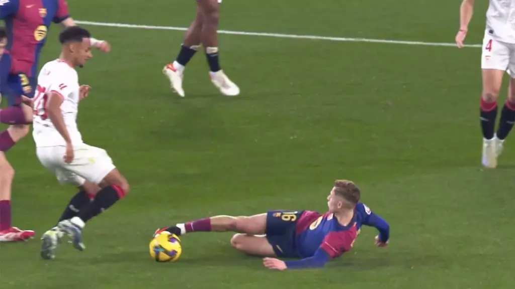 FAIR EXPULSION? Fermín López saw the direct red against Sevilla