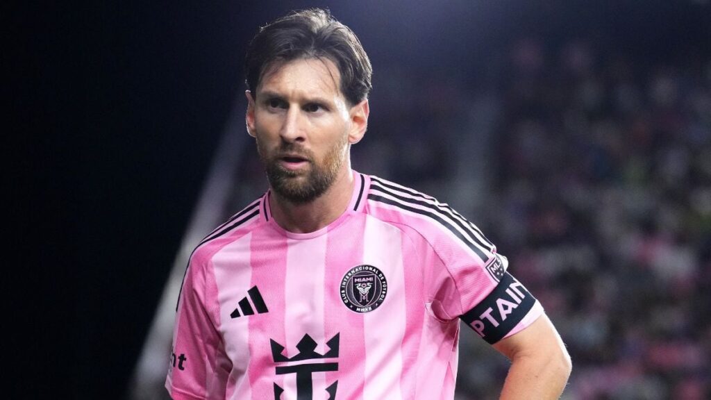 ‘BOMB SHELL’ IN SIGHT: Leo Messi wants to return to FC Barcelona!