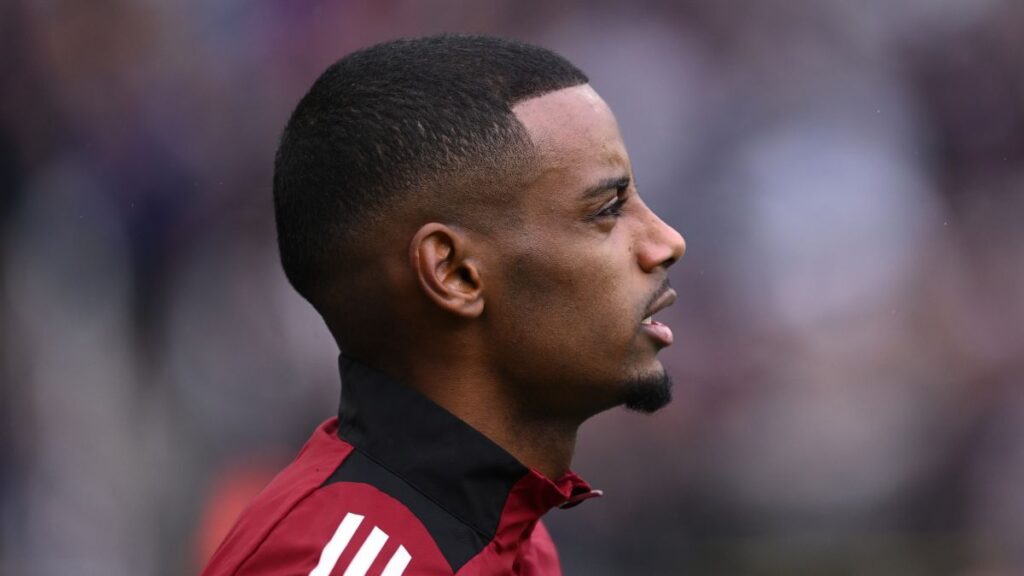 Liverpool enters the race for Alexander Isak and complicates things for FC Barcelona