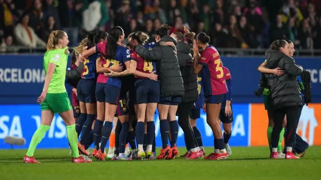 To the semis! Salma and Claudia Pina lead the crushing victory of Barça Femení against Wolfsburg in the Champions (6-1)