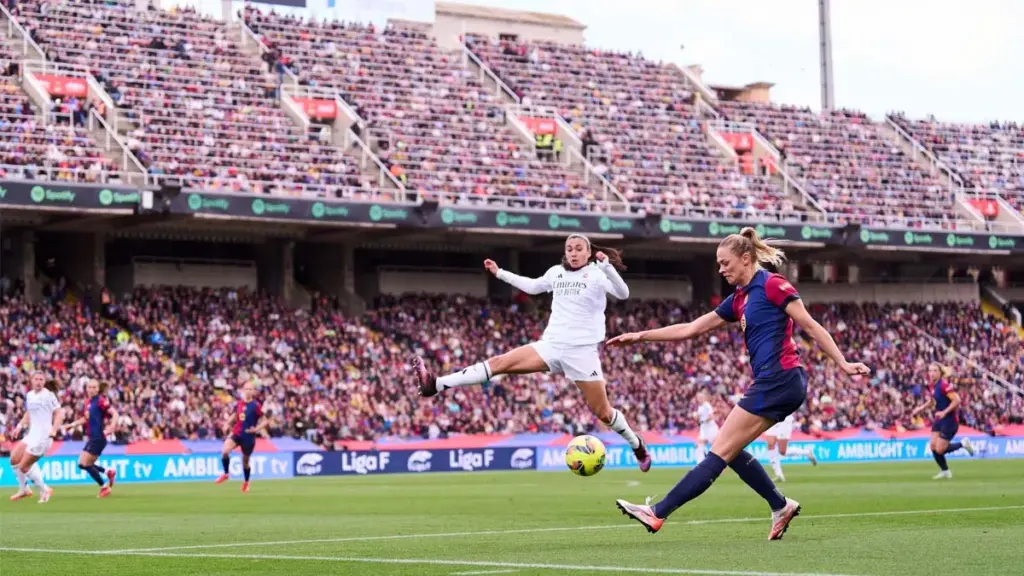 The Barça Women lose their first Clásico to a Real Madrid favored by the refereeing (1-3)