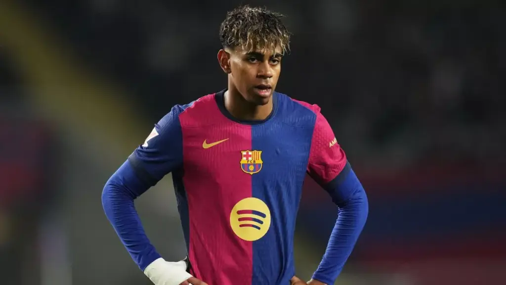 Lamine Yamal keeps the suspense about his future at FC Barcelona