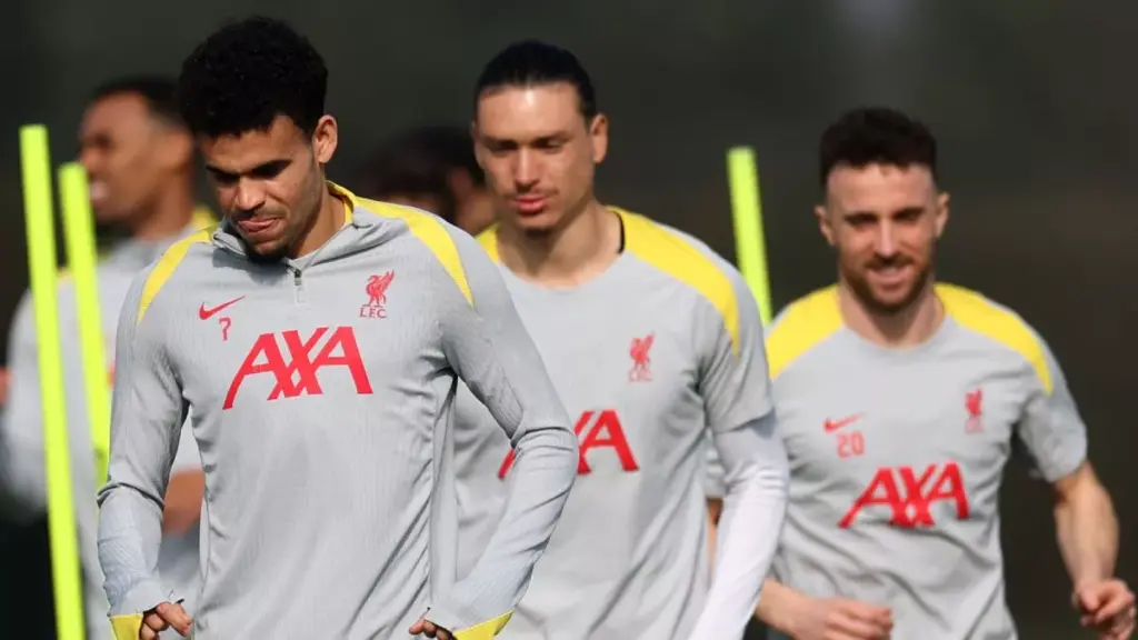 FC Barcelona Rubs Its Hands: Liverpool’s Crisis Makes Two Signings Possible