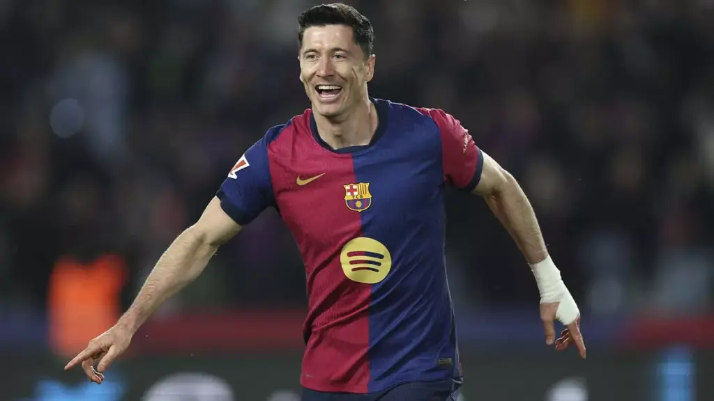 Golden Boot Standings 2025: Lewandowski is just 2 goals behind Salah!