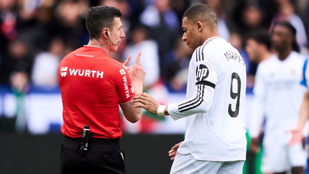 Total outrage: Mbappé receives only a one-match ban after his criminal tackle in the Alavés-Madrid, impunity?