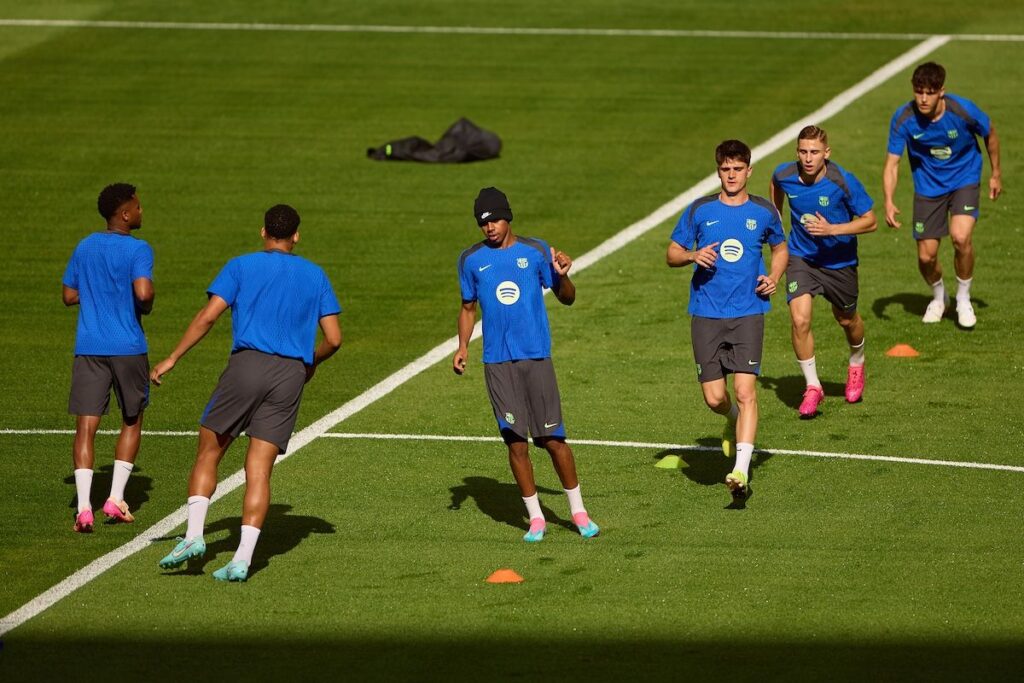 Lamine Yamal surprises with blonde hair before the Cup final ¡New shocking look!