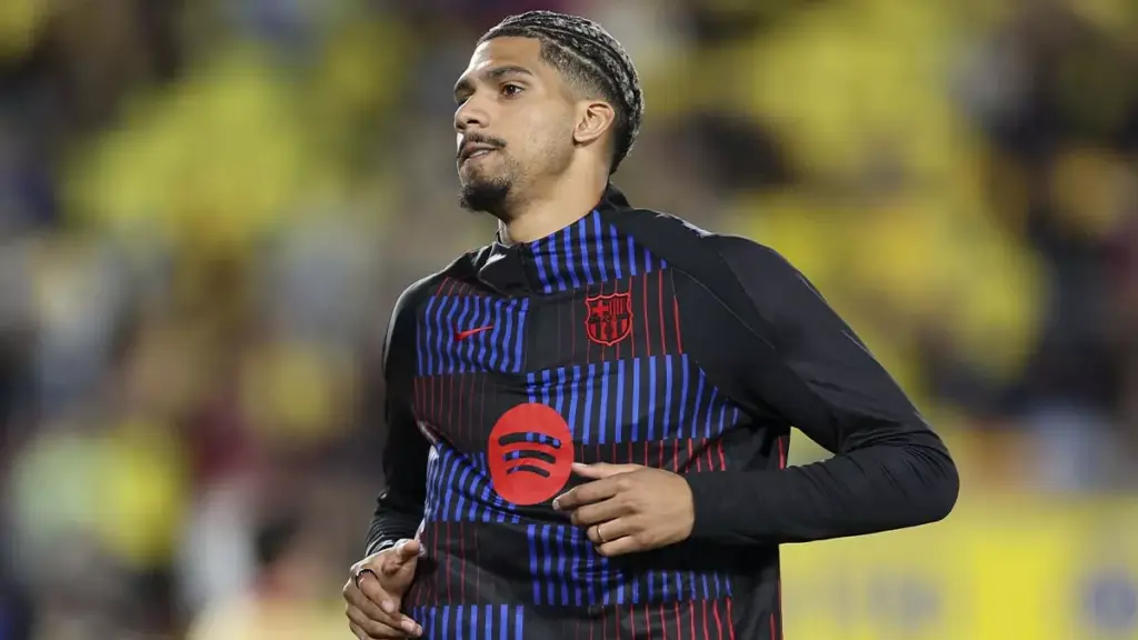 Liverpool prepares a million-dollar offer for Araujo: Will he leave Barça?
