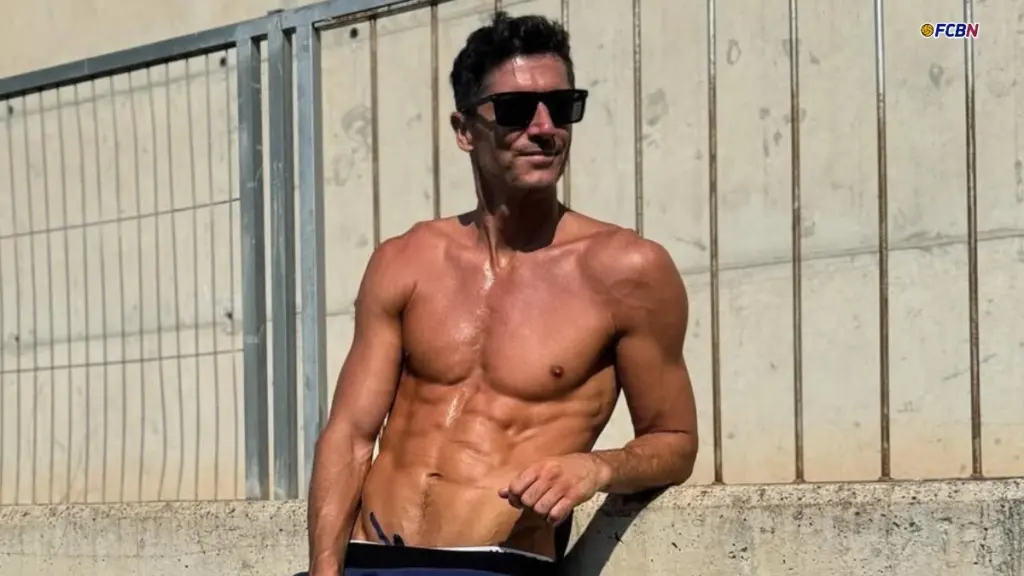 Robert Lewandowski trains hard this summer to shine in the 2025-26 season