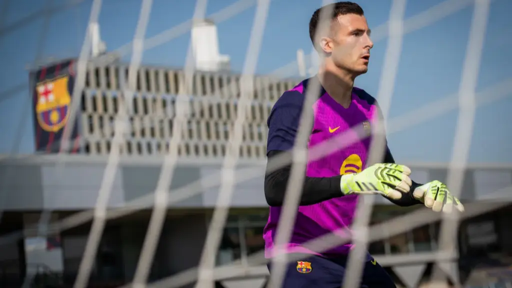 The Iñaki Peña-Como operation cools down… because of a former Barça player!