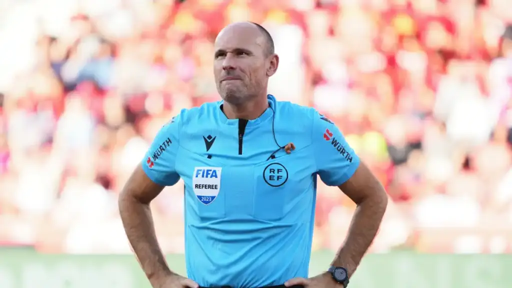 Strong criticism from Mateu Lahoz to Hernández Hernández: “it is impossible to sanction Balde’s handball”