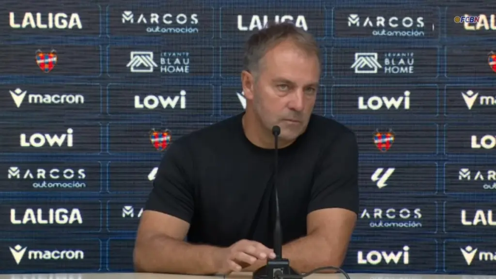 Flick: proud of his Barça and cautious with the refereeing controversies: “we have to accept it”