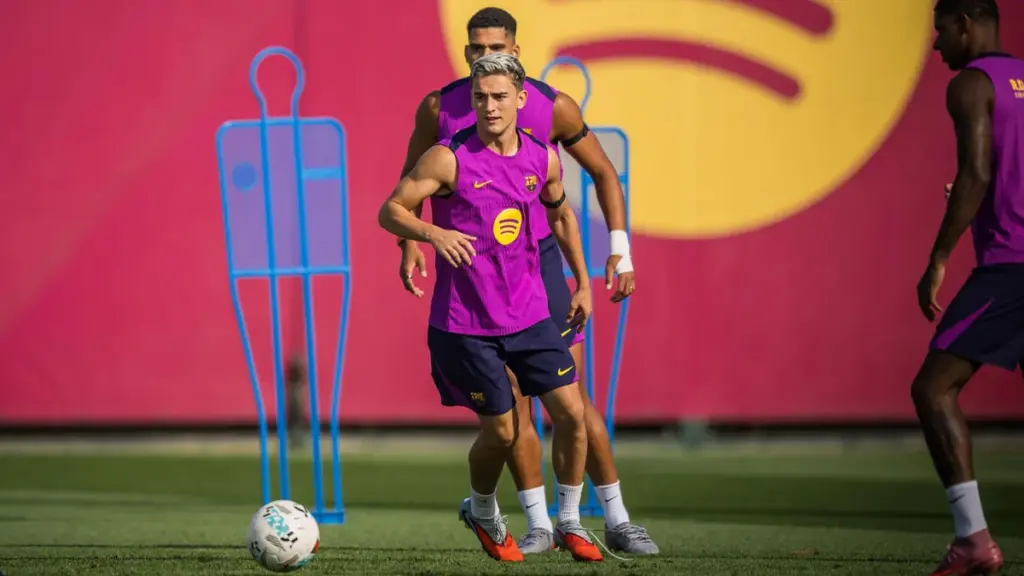 Barcelona opts for conservative treatment for Gavi’s knee