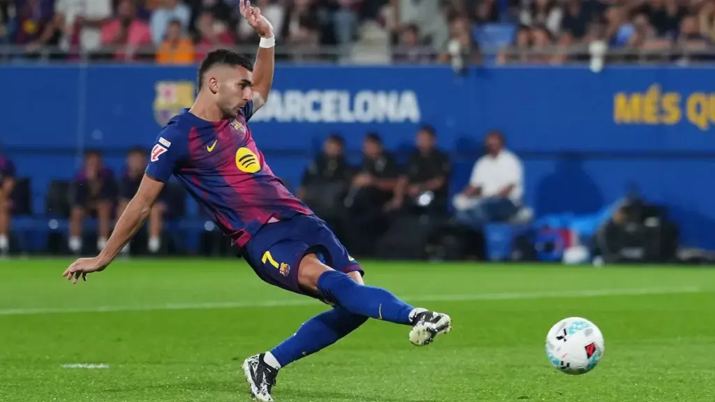 Ferran Torres stands out as Barça’s ‘9’: assist and ball off the post