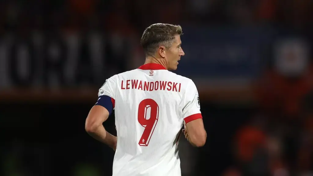 Will Lewandowski stay at Barça? His renewal becomes complicated