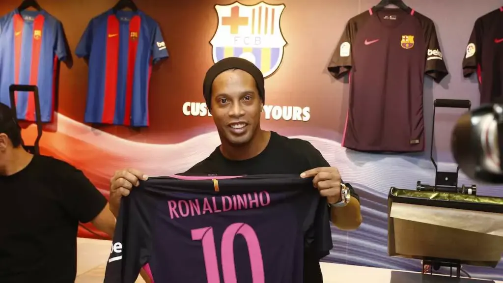 Ronaldinho to present the 2025 Ballon d’Or: A nod to Barça or PSG?