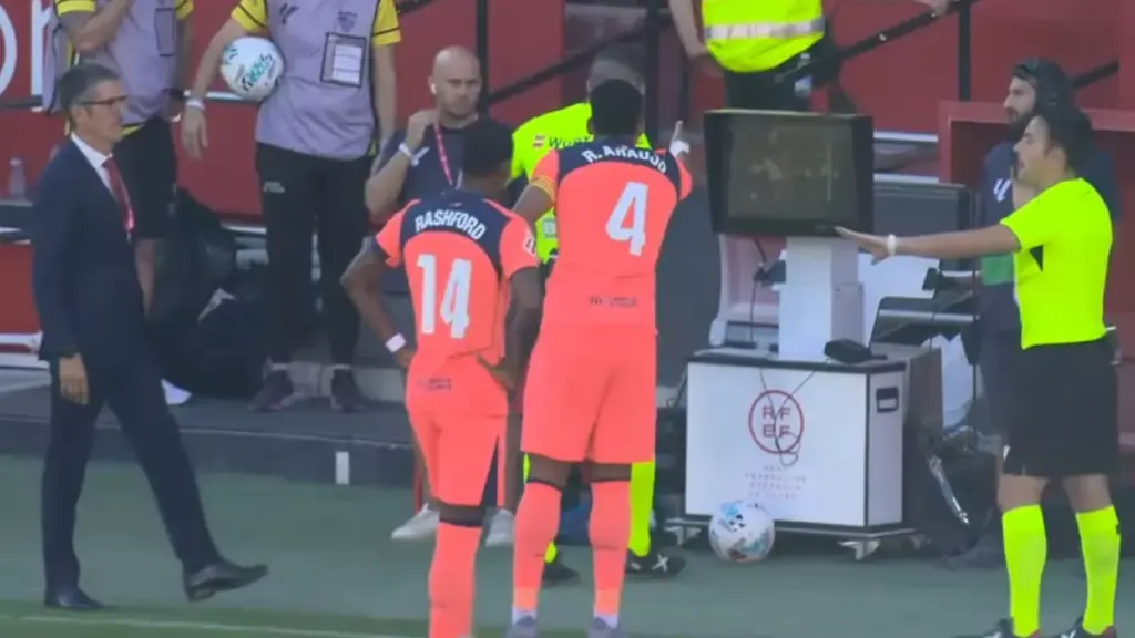 Mateu Lahoz explodes over Araujo penalty: “I haven’t seen something so serious in a long time”