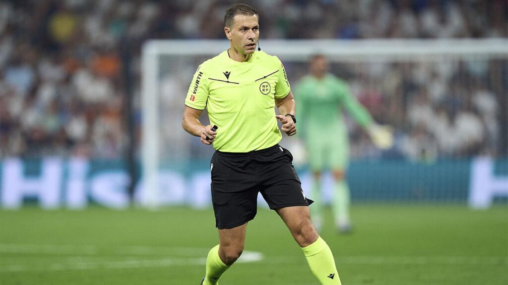 Adrián Cordero Vega: the referee for Barça-Osasuna in LaLiga Matchday 16