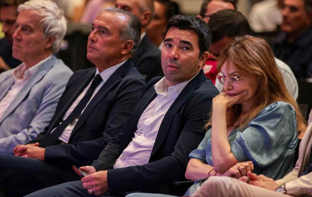 Deco does not rule out a surprise signing for Barcelona in the winter transfer window