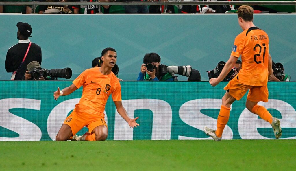 Cody Gakpo se estrena con gol en el Mundial ante Senegal