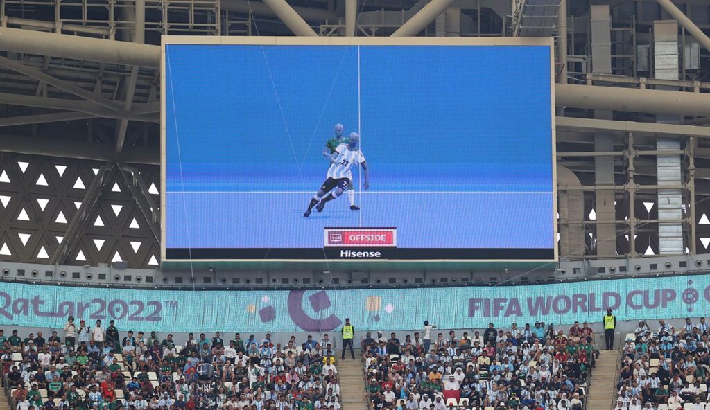 El VAR le anuló tres goles a Argentina contra Arabia Saudí, uno de ellos en una jugada muy fina
