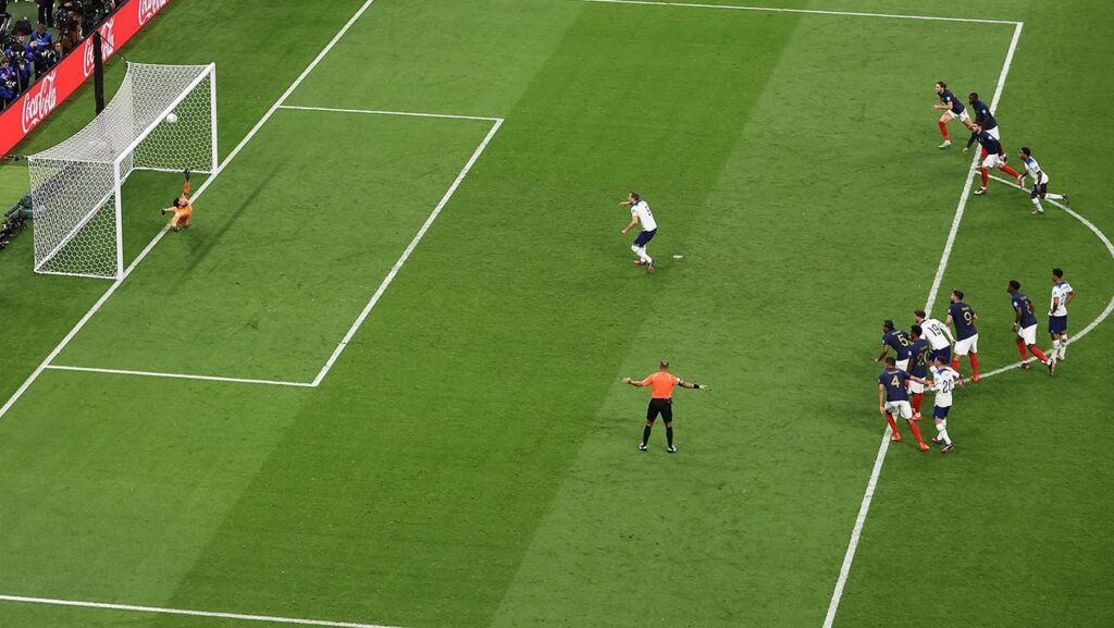 Harry Kane sends his second penalty against France to the clouds