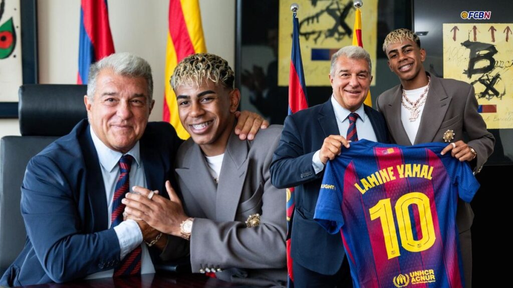 OFFICIAL: Lamine Yamal takes Barça’s ’10’ and signs his renewal until 2031