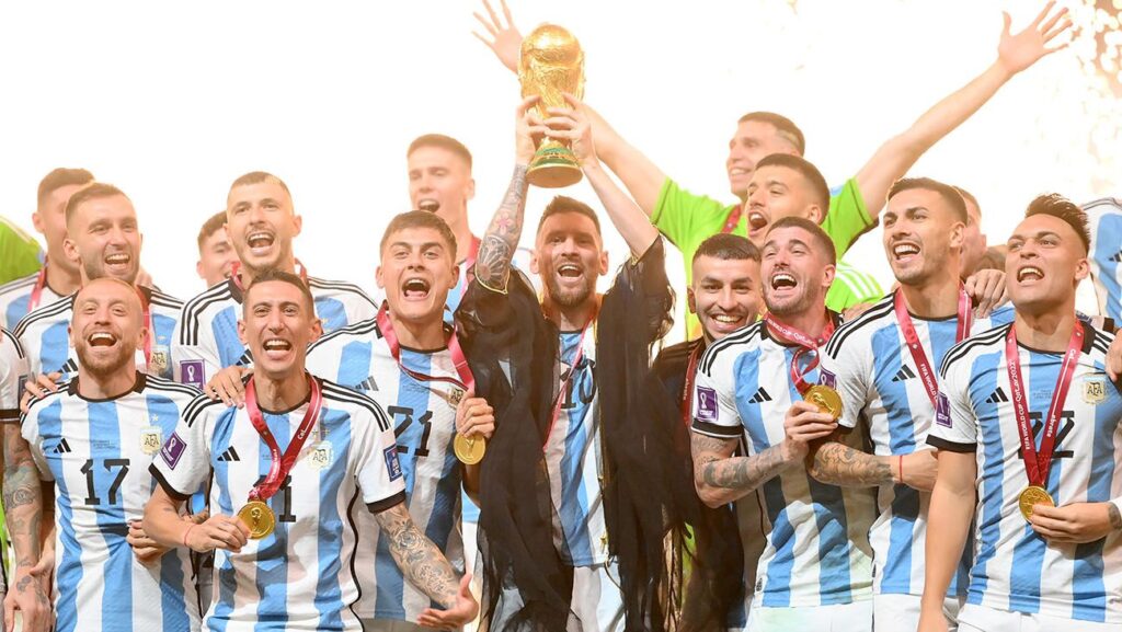 Leo Messi and his teammates lift the World Cup