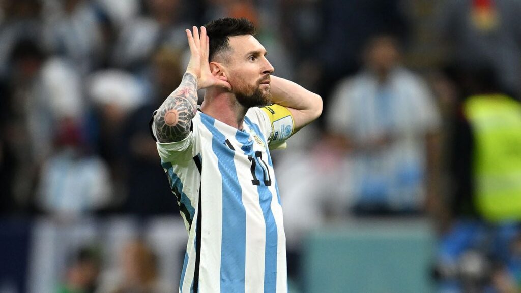 Lionel Messi celebrates his penalty goal with the 'Topo Gigio' gesture towards the Dutch bench