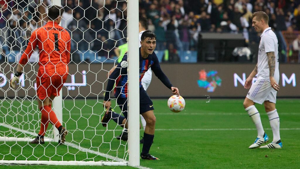 Pedri anotando gol