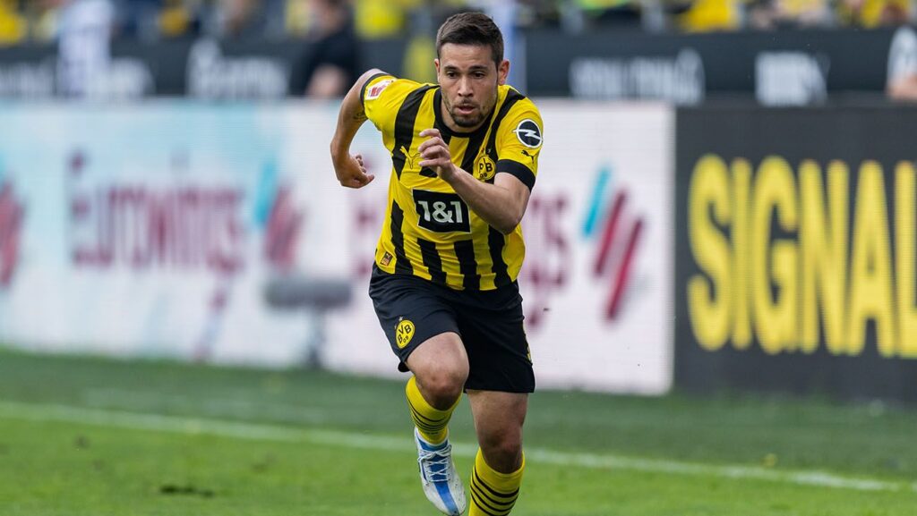 Raphael Guerreiro. Full back, 29 years old