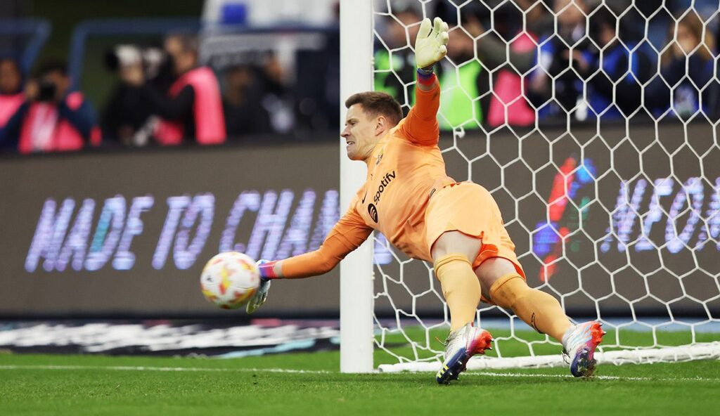 Ter Stegen ataha su segundo penal de la noche