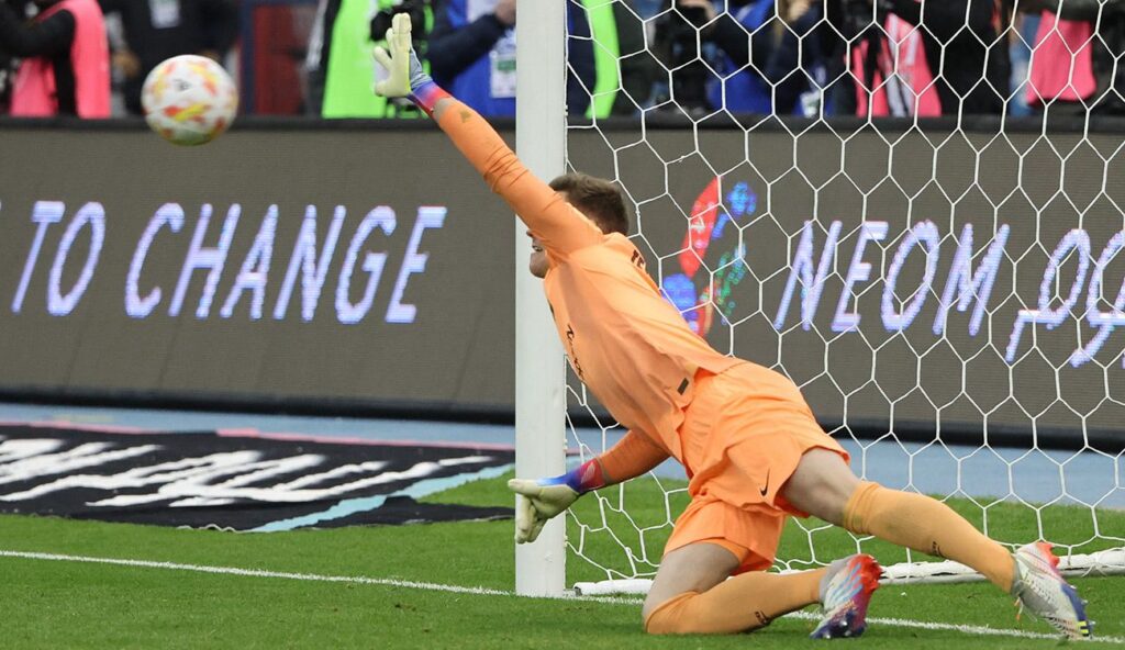 Ter Stegen ataja el penalti de Juanmi
