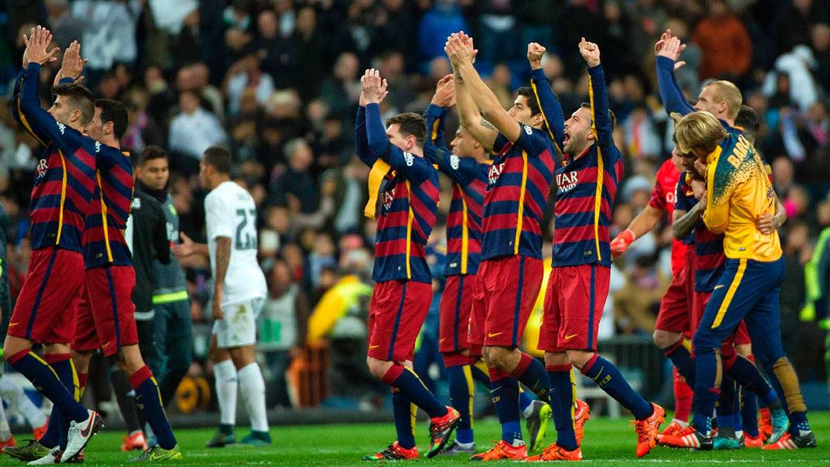 The FC Barcelona celebrating the last victory in front of the Real Madrid