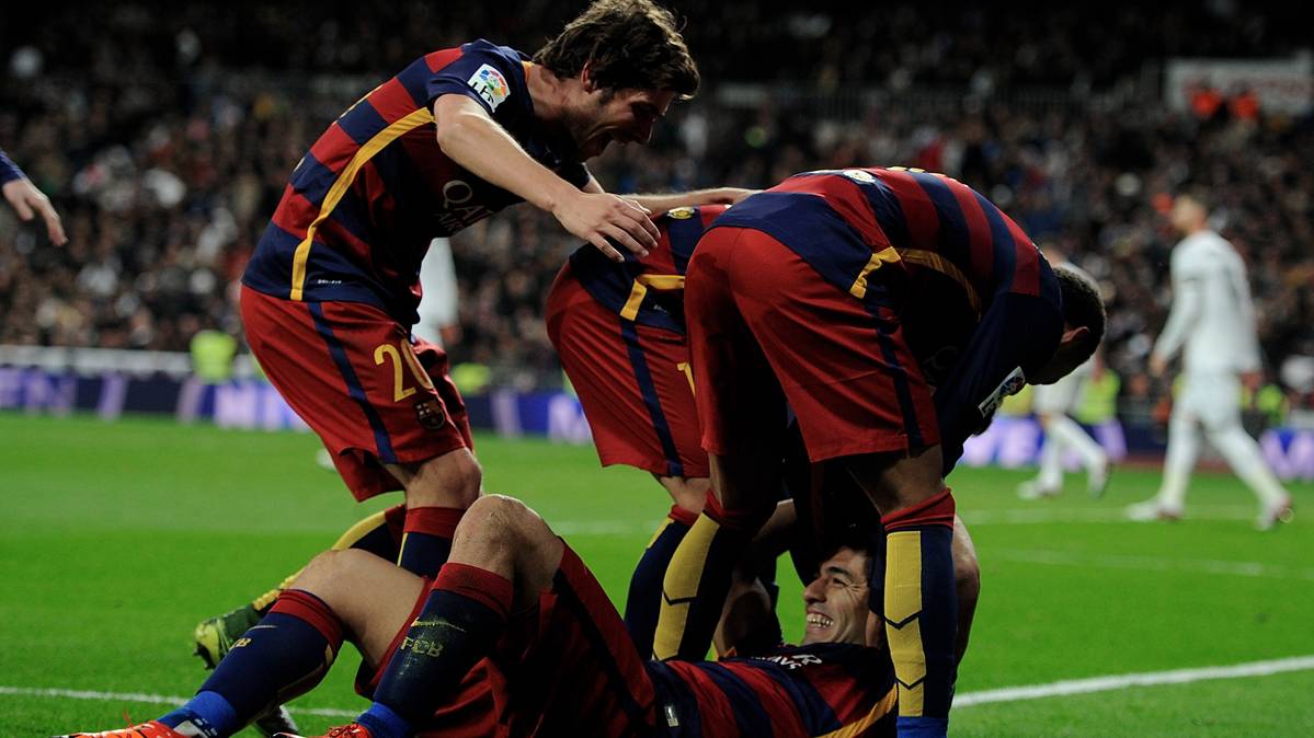 El FC Barcelona, celebrando un gol marcado en el Bernabéu