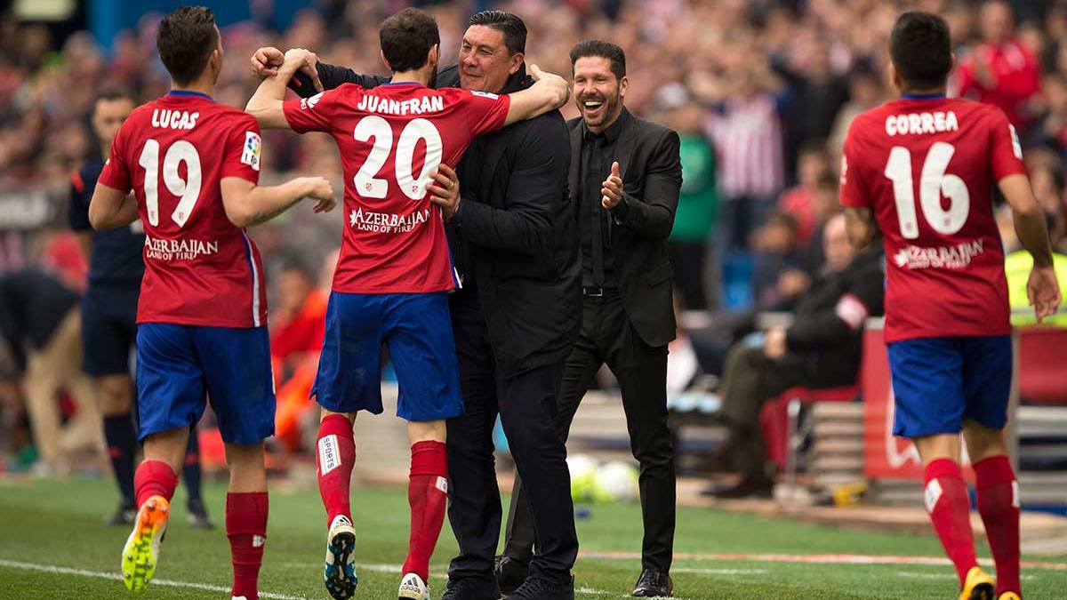 Juanfran celebra el tercer tanto del Atlético de Madrid ante el Betis en esta Liga BBVA 2015-2016