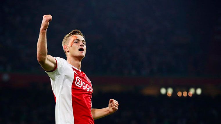 Matthijs Of Ligt, during a game with the Ajax