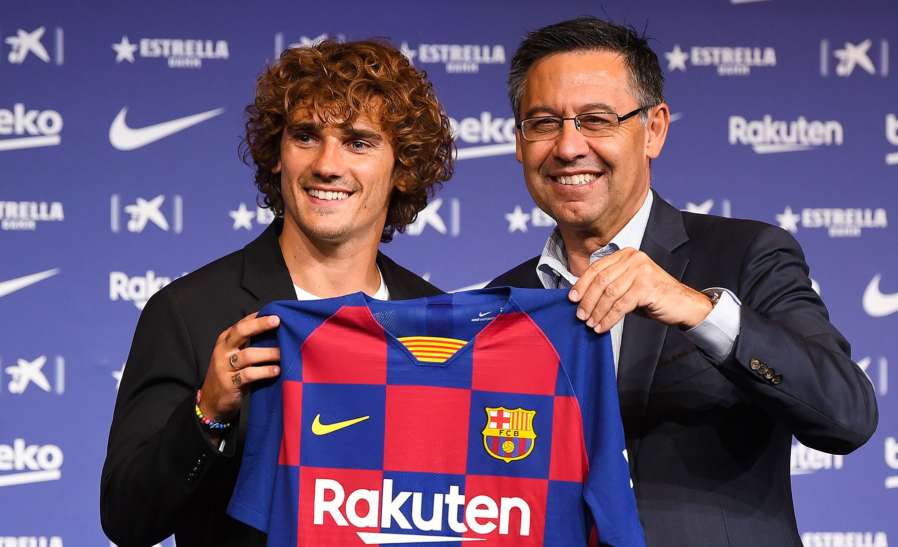 Antoine Griezmann and Josep Maria Bartomeu, during the presentation of the French with Barça