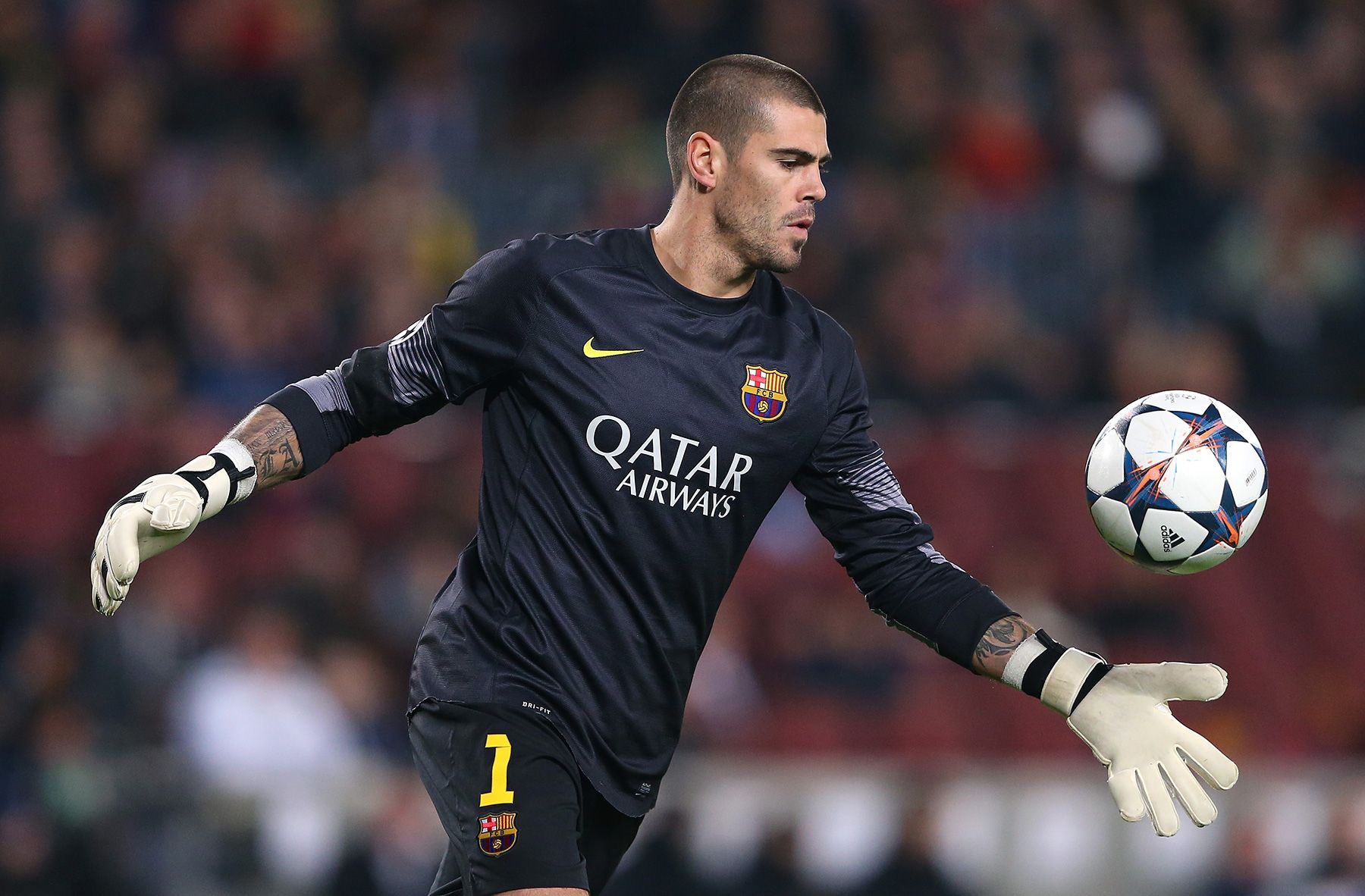 Valdés en un partido con el Barcelona