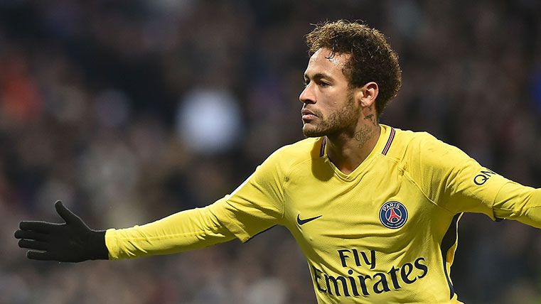 Neymar, in a game with PSG