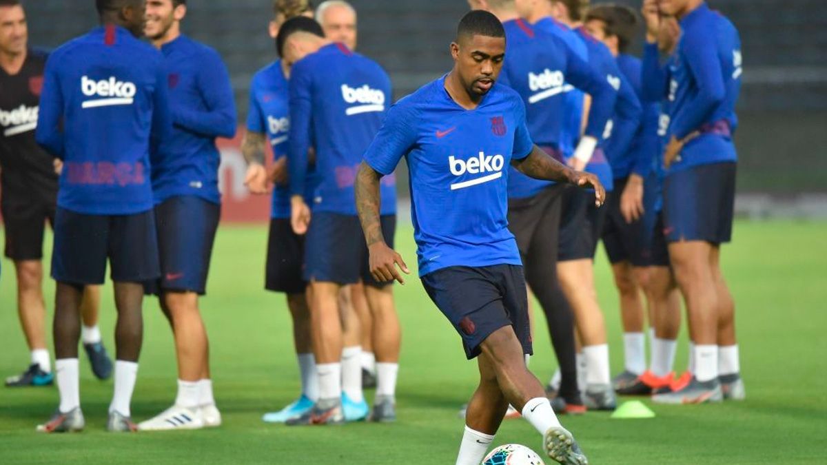 Malcom, under the radar of AS Roma, in a training session of FC Barcelona