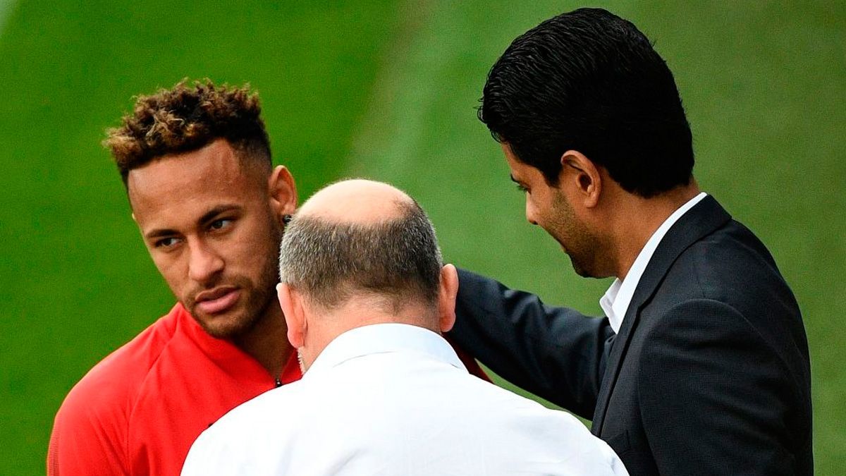 Nasser Al-Khelaïfi and Neymar in a training session of PSG