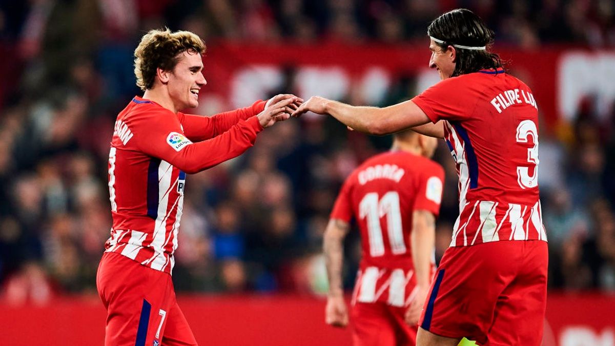 Filipe Luis and Antoine Griezmann celebrate a goal of Atlético de Madrid