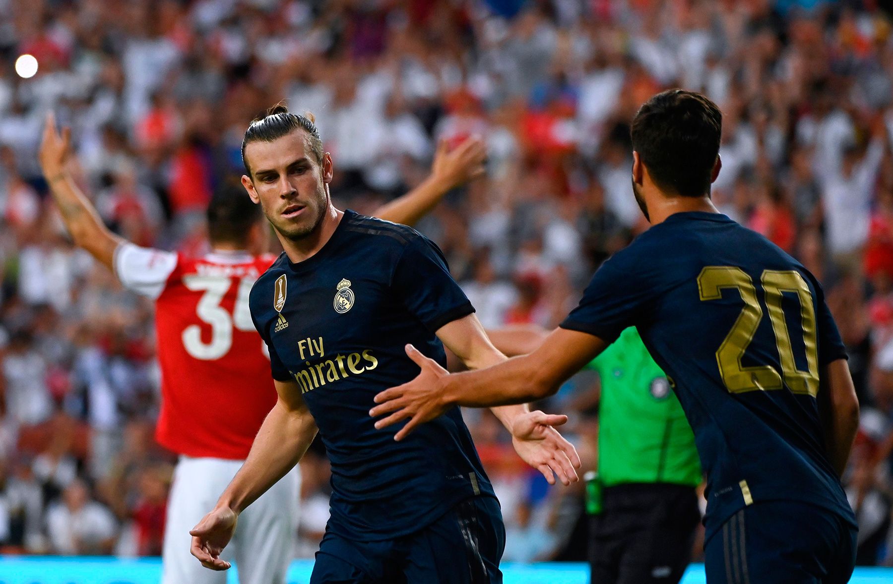 Gareth Bale y Asensio celebran un gol del Madrid