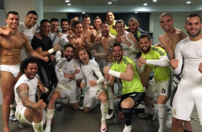 The Real Madrid celebrated the victory in front of the Barça like a title
