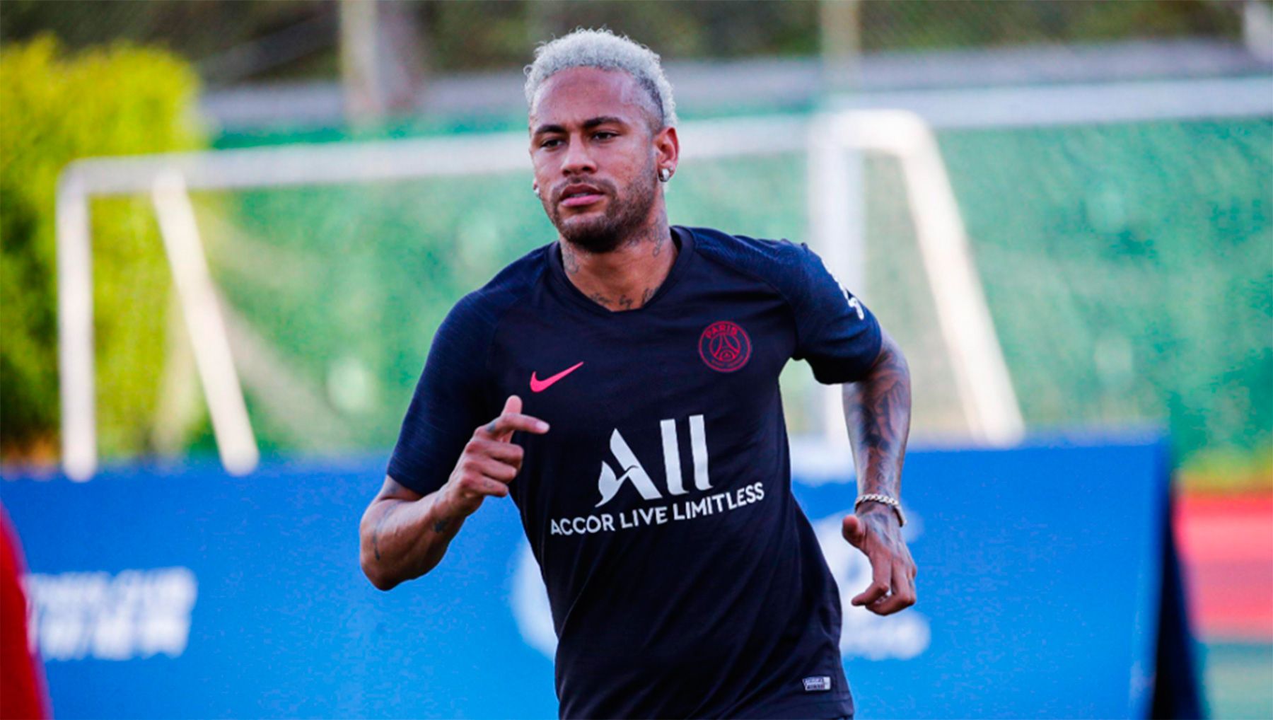 Neymar Jr, durante un entrenamiento con el Paris Saint-Germain en China
