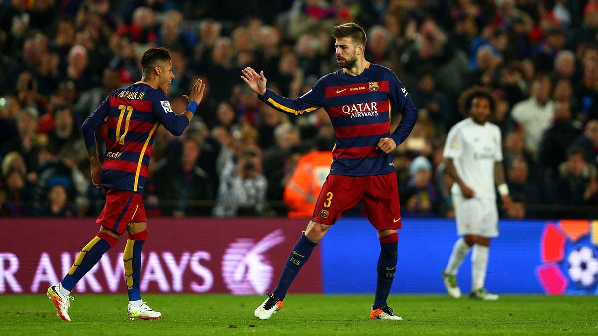 Gerard Hammered celebrating his goal beside Neymar Júnior in front of the Real Madrid