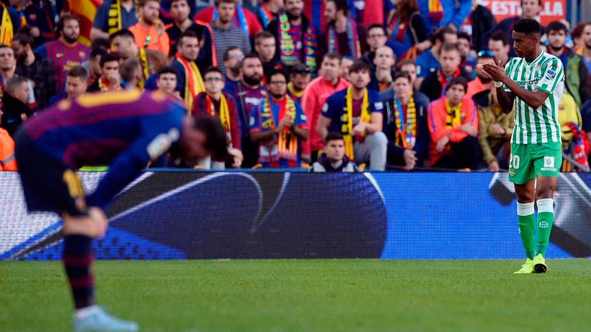 Junior Firpo y Leo Messi en un partido entre el Barça y el Real Betis