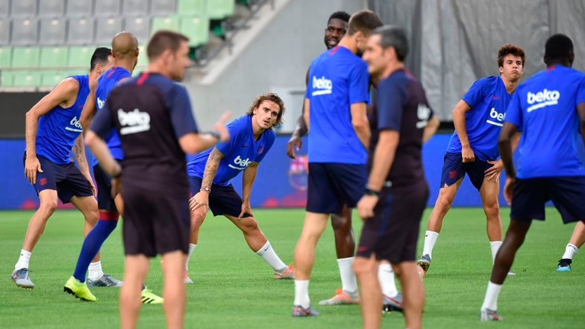 The players of Barça in a training session during its asian tour