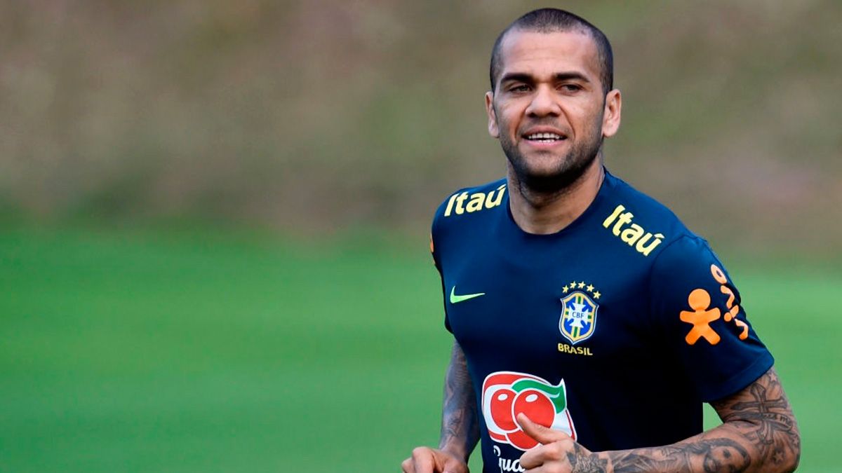 Dani Alves in a training session with the Brazil national team
