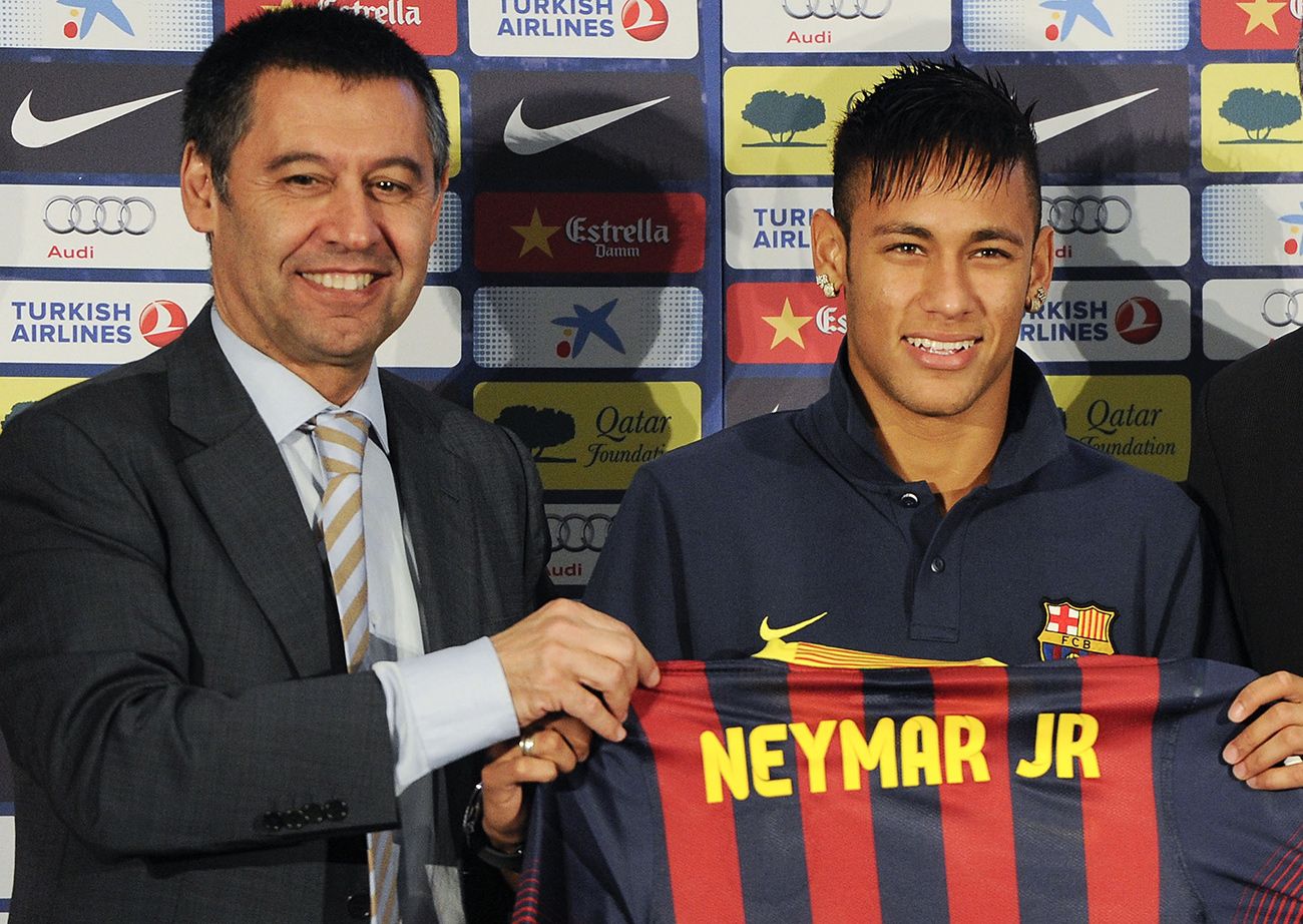 Josep Maria Bartomeu, with Neymar Jr in an image of archive